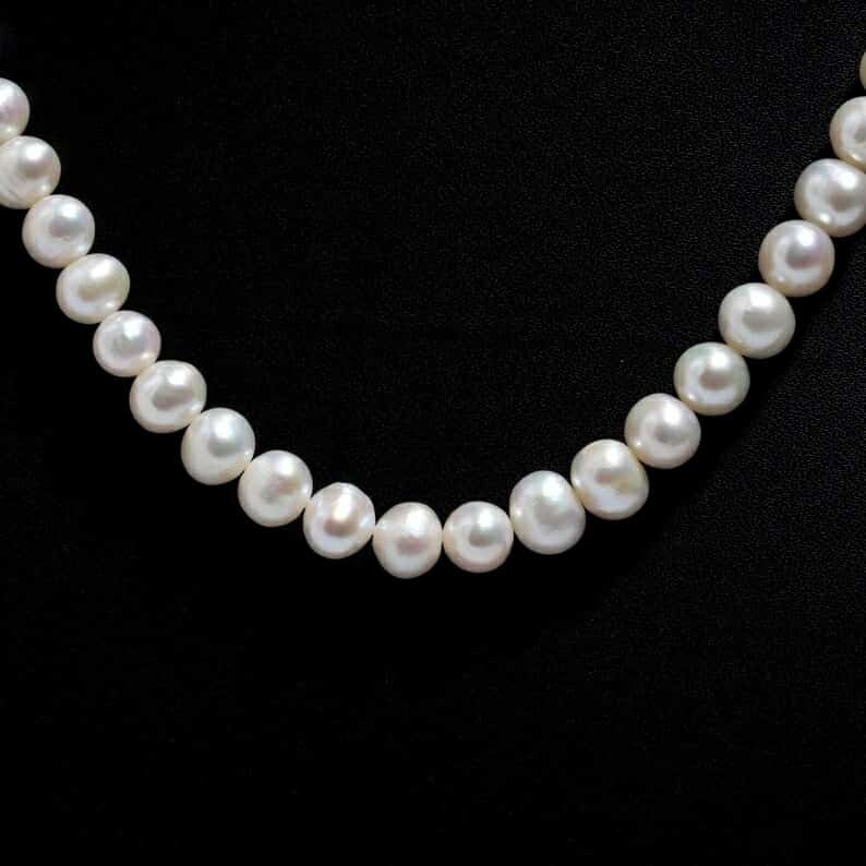 Trendy Pearl Necklace